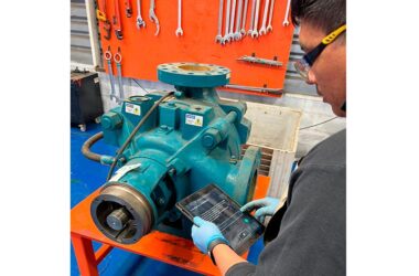 RepairCo O operador da RepairCo utiliza a SAAM para a digitalização da manutenção