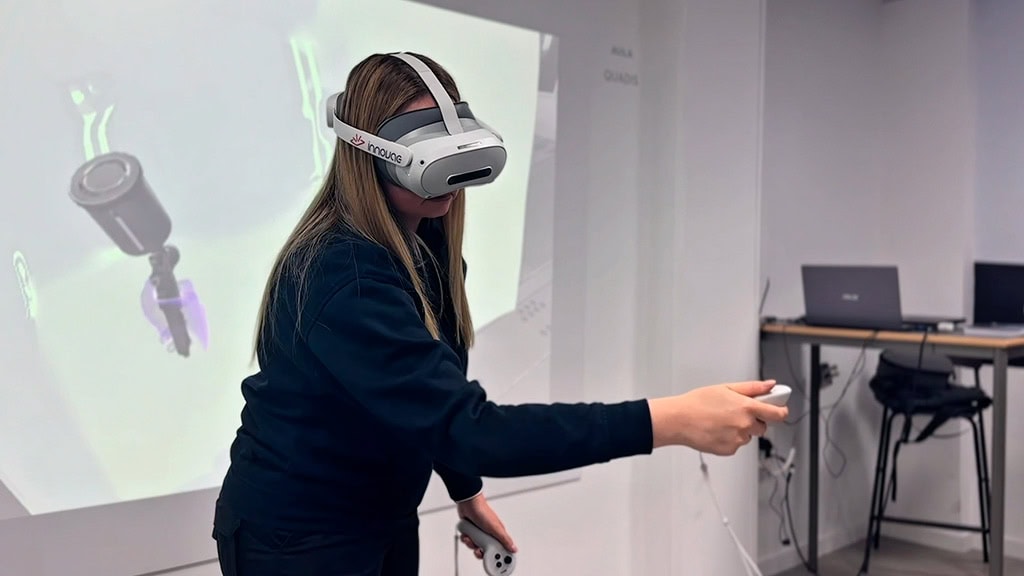 Students at Monlau Vocational Training School use Innovae’s Virtual Reality technology as part of their training process.