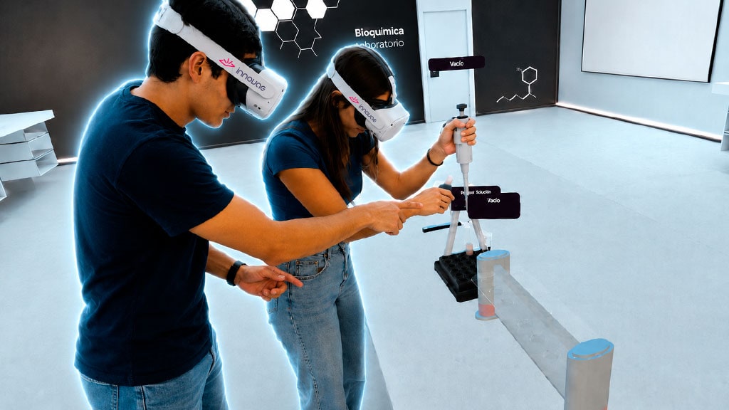 Grâce aux simulateurs de réalité virtuelle, les centres de formation professionnelle peuvent pousser la pratique encore plus loin. Grâce aux simulateurs de réalité virtuelle, les centres de formation professionnelle peuvent pousser la pratique encore plus loin.